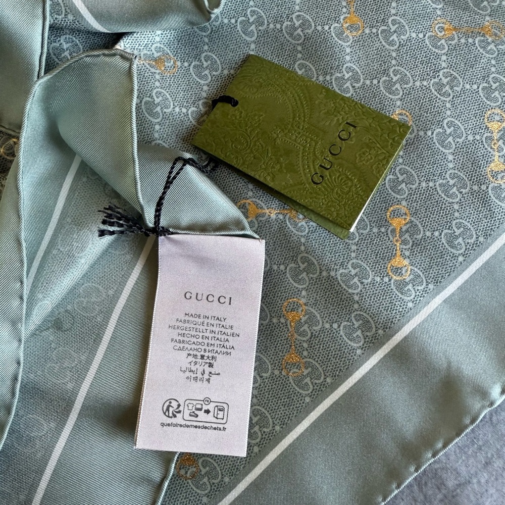 Gucci GG Print with horsebit silk carré, Green and Gold Silk Scarf - Picture 10 of 13